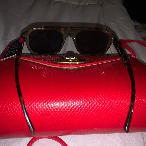 NWT Foster Grant Tortoiseshell Sunglasses with Dark Lenses 100% UVA protection - Picture 6 of 8